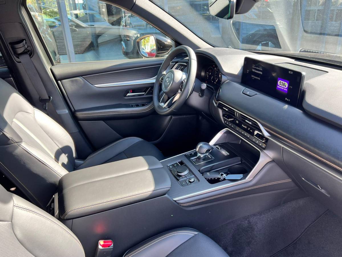 Mazda CX-60 Mazda CX-60 2.5 e-SkyActiv PHEV Homura Plus | PANORAMA DAK | NIEUW 26km!!!! | 6 JR GARANTIE | € 14.000,- VOORDEEL | MEEST LUXE UITVOERING |