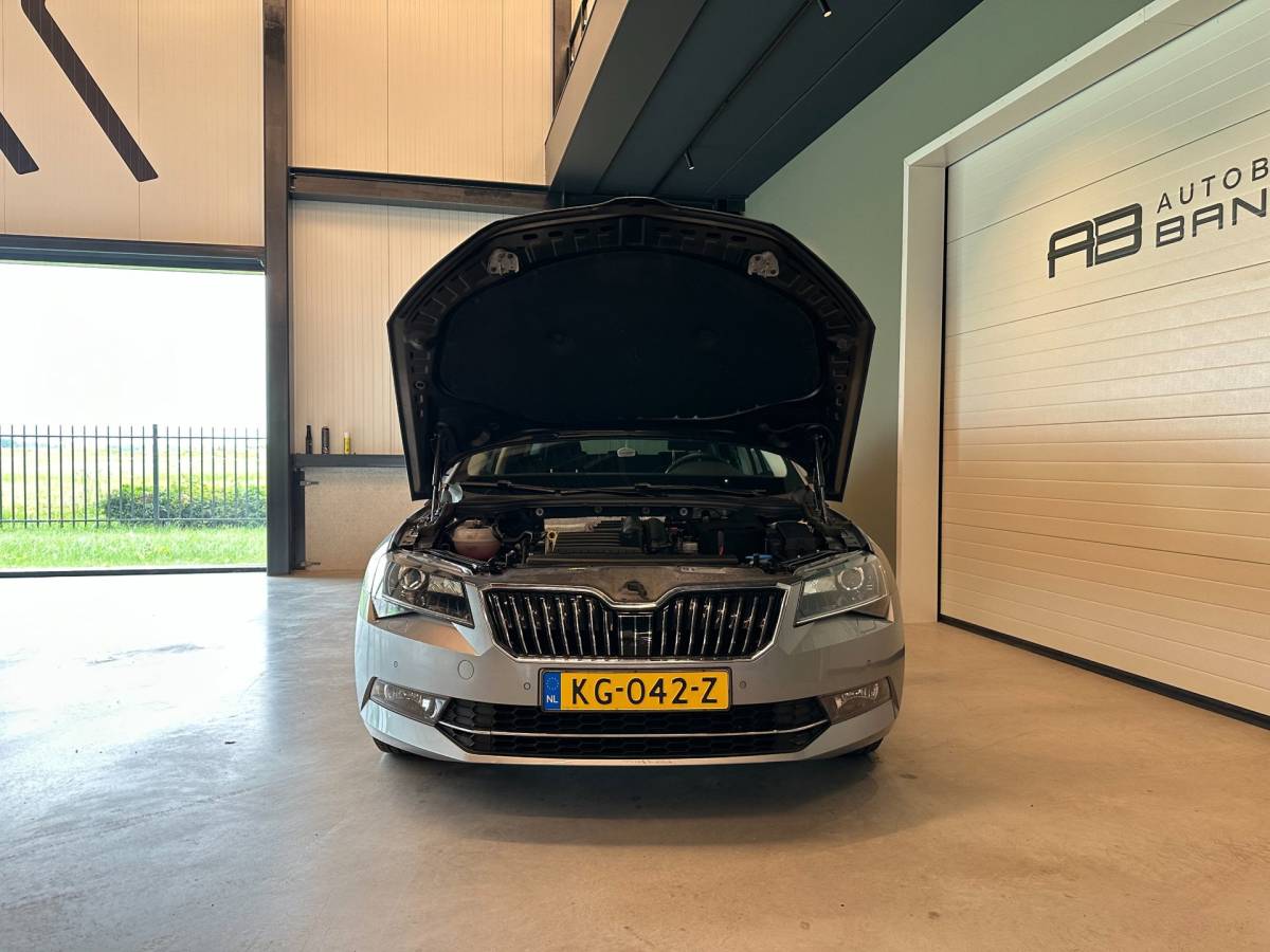 Škoda Superb Skoda Superb Combi 1.4 TSI ACT AMBITION BUSINESS-uitv|NAVIGATIE|CLIMA AIRCO|LM-VELGEN|CRUISE CONTROL|ISOFIX|TREKHAAK|APPLE CARPLAY