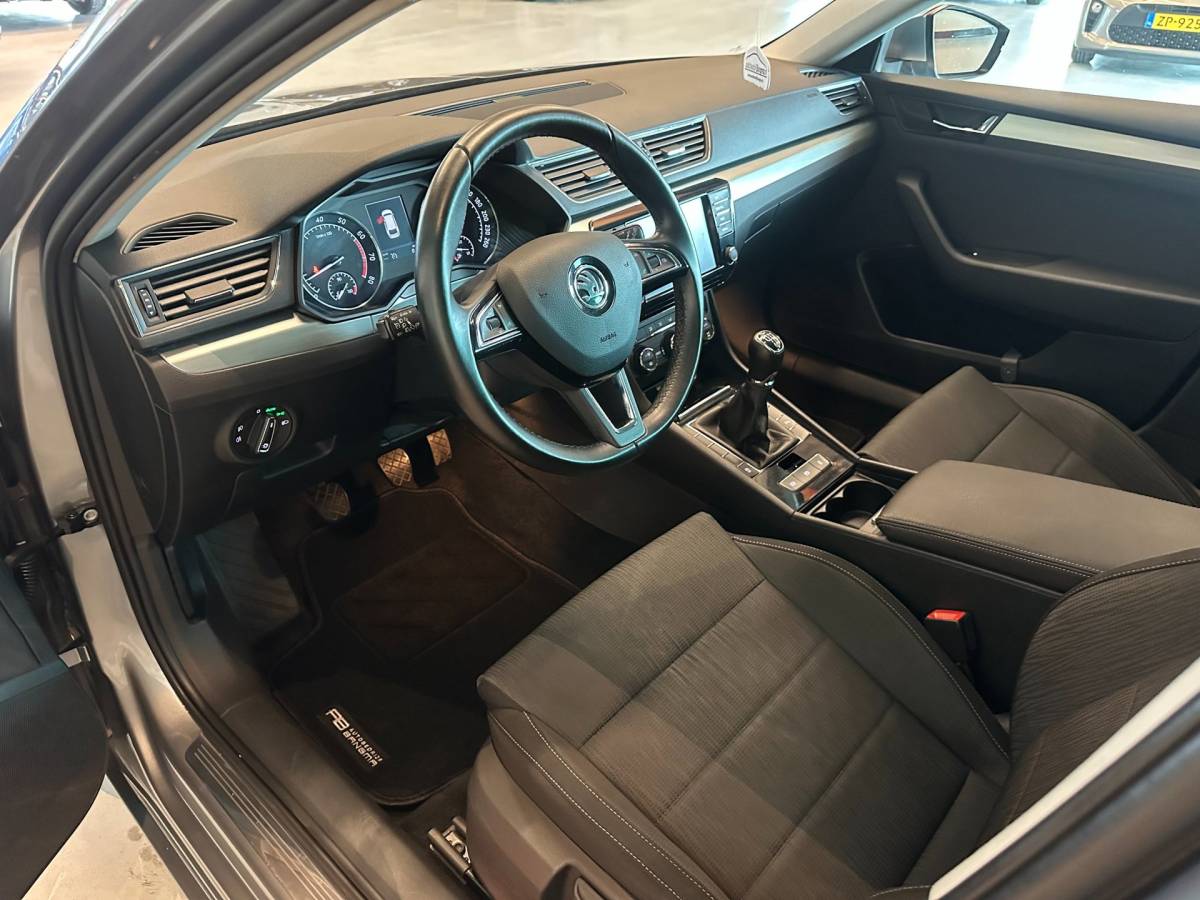 Škoda Superb Skoda Superb Combi 1.4 TSI ACT AMBITION BUSINESS-uitv|NAVIGATIE|CLIMA AIRCO|LM-VELGEN|CRUISE CONTROL|ISOFIX|TREKHAAK|APPLE CARPLAY