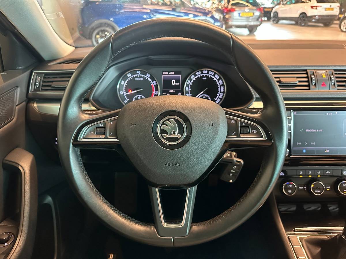 Škoda Superb Skoda Superb Combi 1.4 TSI ACT AMBITION BUSINESS-uitv|NAVIGATIE|CLIMA AIRCO|LM-VELGEN|CRUISE CONTROL|ISOFIX|TREKHAAK|APPLE CARPLAY
