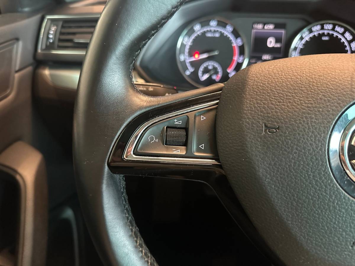 Škoda Superb Skoda Superb Combi 1.4 TSI ACT AMBITION BUSINESS-uitv|NAVIGATIE|CLIMA AIRCO|LM-VELGEN|CRUISE CONTROL|ISOFIX|TREKHAAK|APPLE CARPLAY