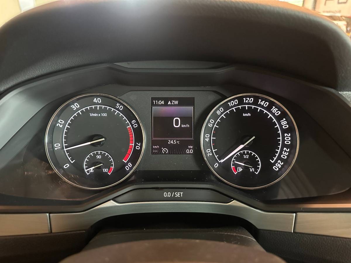 Škoda Superb Skoda Superb Combi 1.4 TSI ACT AMBITION BUSINESS-uitv|NAVIGATIE|CLIMA AIRCO|LM-VELGEN|CRUISE CONTROL|ISOFIX|TREKHAAK|APPLE CARPLAY