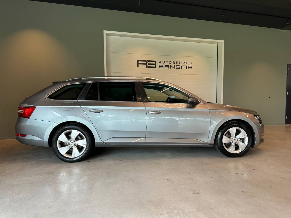 Škoda Superb Skoda Superb Combi 1.4 TSI ACT AMBITION BUSINESS-uitv|NAVIGATIE|CLIMA AIRCO|LM-VELGEN|CRUISE CONTROL|ISOFIX|TREKHAAK|APPLE CARPLAY