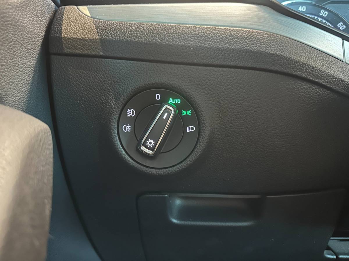 Škoda Superb Skoda Superb Combi 1.4 TSI ACT AMBITION BUSINESS-uitv|NAVIGATIE|CLIMA AIRCO|LM-VELGEN|CRUISE CONTROL|ISOFIX|TREKHAAK|APPLE CARPLAY