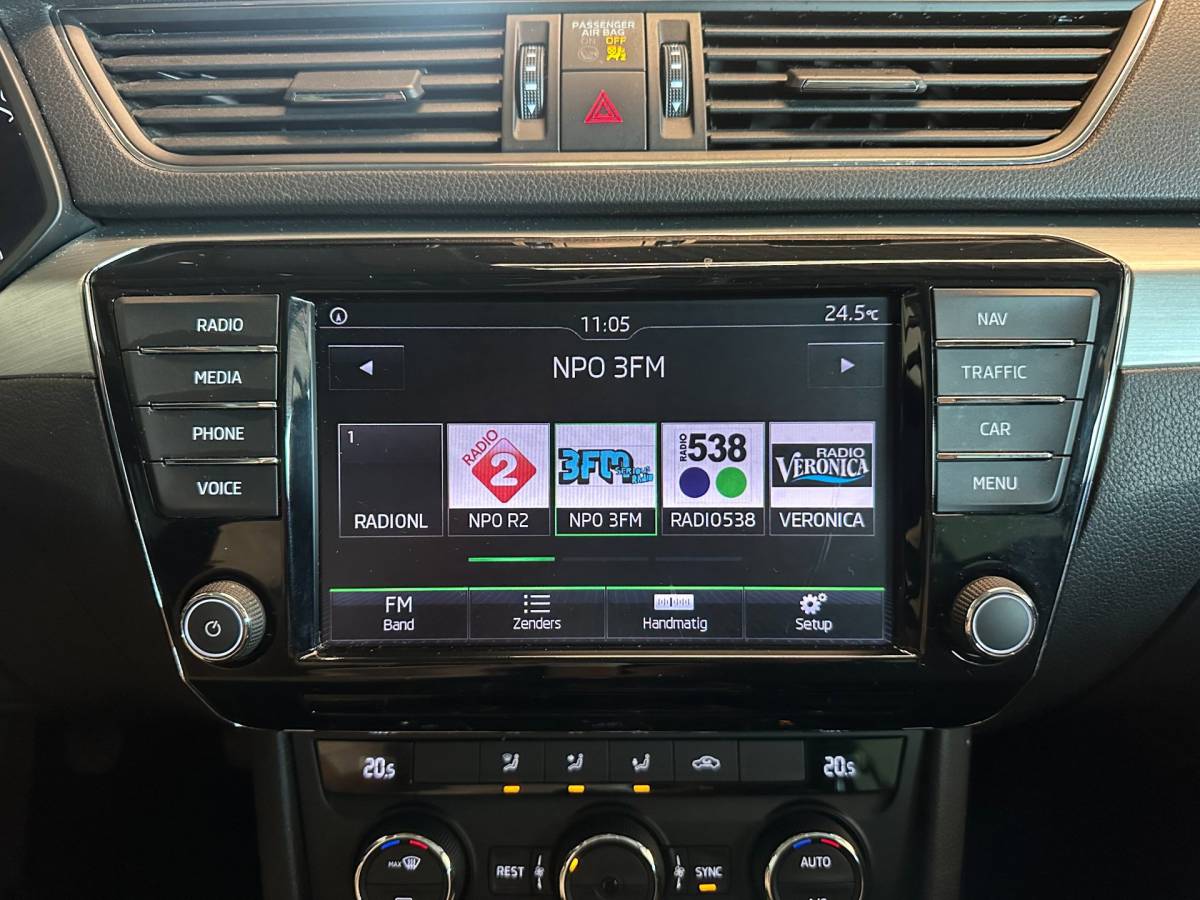Škoda Superb Skoda Superb Combi 1.4 TSI ACT AMBITION BUSINESS-uitv|NAVIGATIE|CLIMA AIRCO|LM-VELGEN|CRUISE CONTROL|ISOFIX|TREKHAAK|APPLE CARPLAY