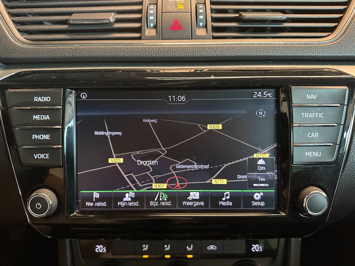 Škoda Superb Skoda Superb Combi 1.4 TSI ACT AMBITION BUSINESS-uitv|NAVIGATIE|CLIMA AIRCO|LM-VELGEN|CRUISE CONTROL|ISOFIX|TREKHAAK|APPLE CARPLAY