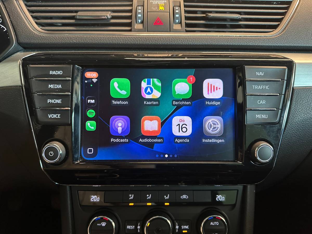 Škoda Superb Skoda Superb Combi 1.4 TSI ACT AMBITION BUSINESS-uitv|NAVIGATIE|CLIMA AIRCO|LM-VELGEN|CRUISE CONTROL|ISOFIX|TREKHAAK|APPLE CARPLAY
