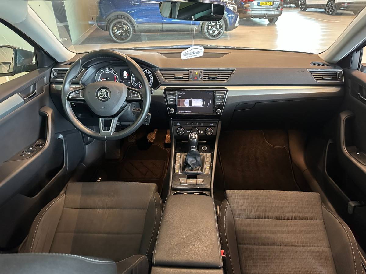 Škoda Superb Skoda Superb Combi 1.4 TSI ACT AMBITION BUSINESS-uitv|NAVIGATIE|CLIMA AIRCO|LM-VELGEN|CRUISE CONTROL|ISOFIX|TREKHAAK|APPLE CARPLAY