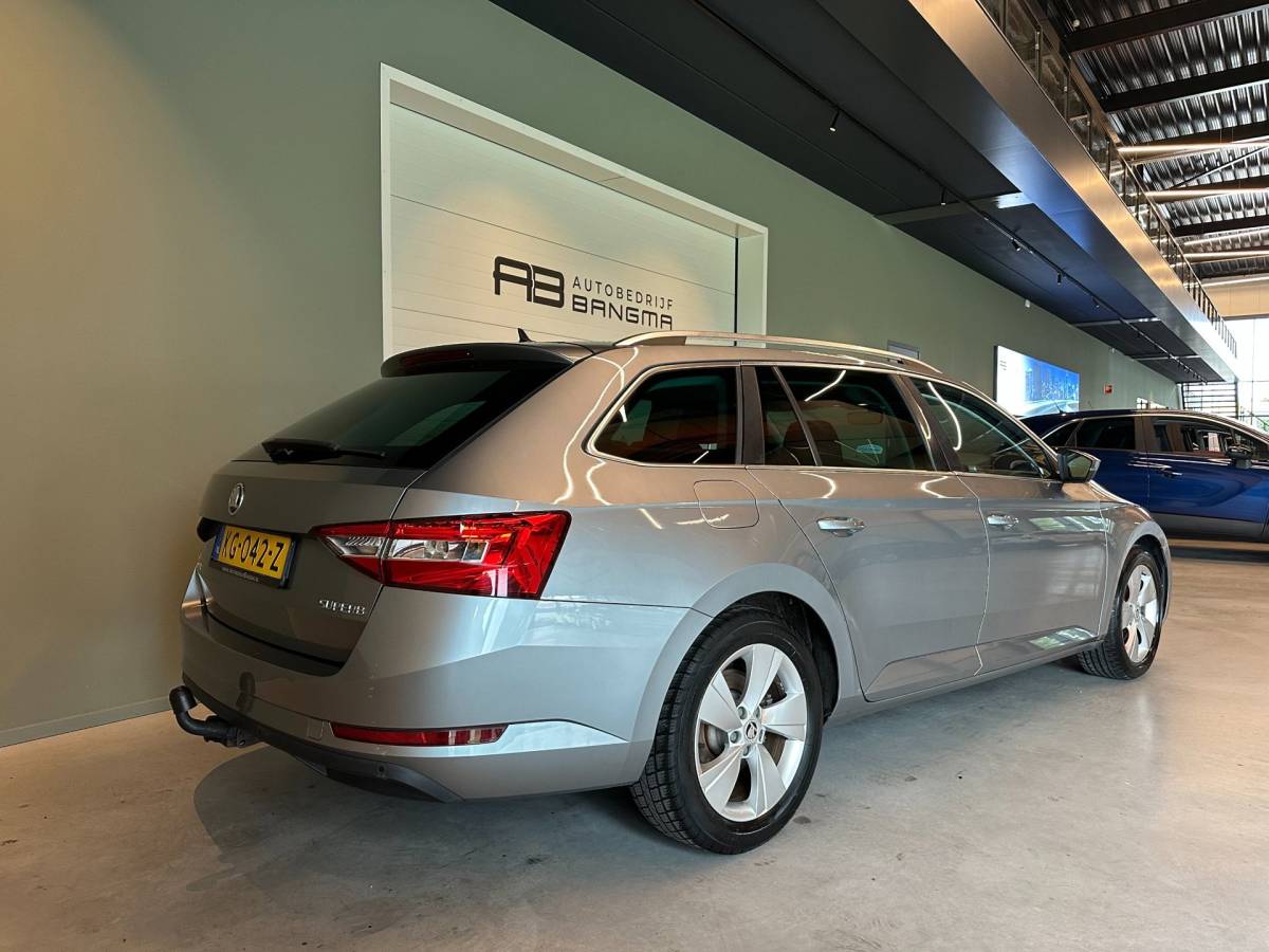Škoda Superb Skoda Superb Combi 1.4 TSI ACT AMBITION BUSINESS-uitv|NAVIGATIE|CLIMA AIRCO|LM-VELGEN|CRUISE CONTROL|ISOFIX|TREKHAAK|APPLE CARPLAY