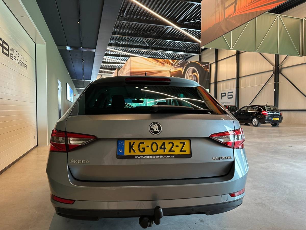 Škoda Superb Skoda Superb Combi 1.4 TSI ACT AMBITION BUSINESS-uitv|NAVIGATIE|CLIMA AIRCO|LM-VELGEN|CRUISE CONTROL|ISOFIX|TREKHAAK|APPLE CARPLAY