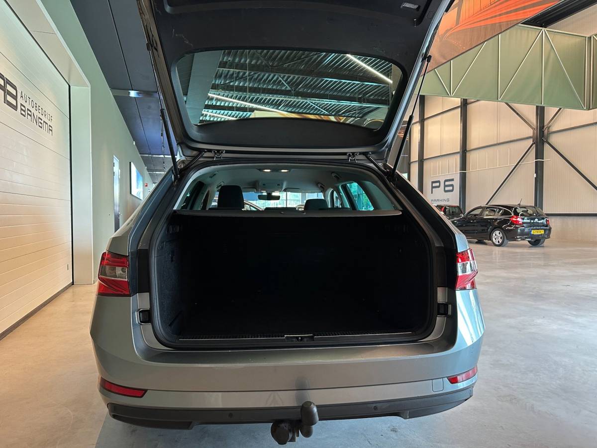 Škoda Superb Skoda Superb Combi 1.4 TSI ACT AMBITION BUSINESS-uitv|NAVIGATIE|CLIMA AIRCO|LM-VELGEN|CRUISE CONTROL|ISOFIX|TREKHAAK|APPLE CARPLAY