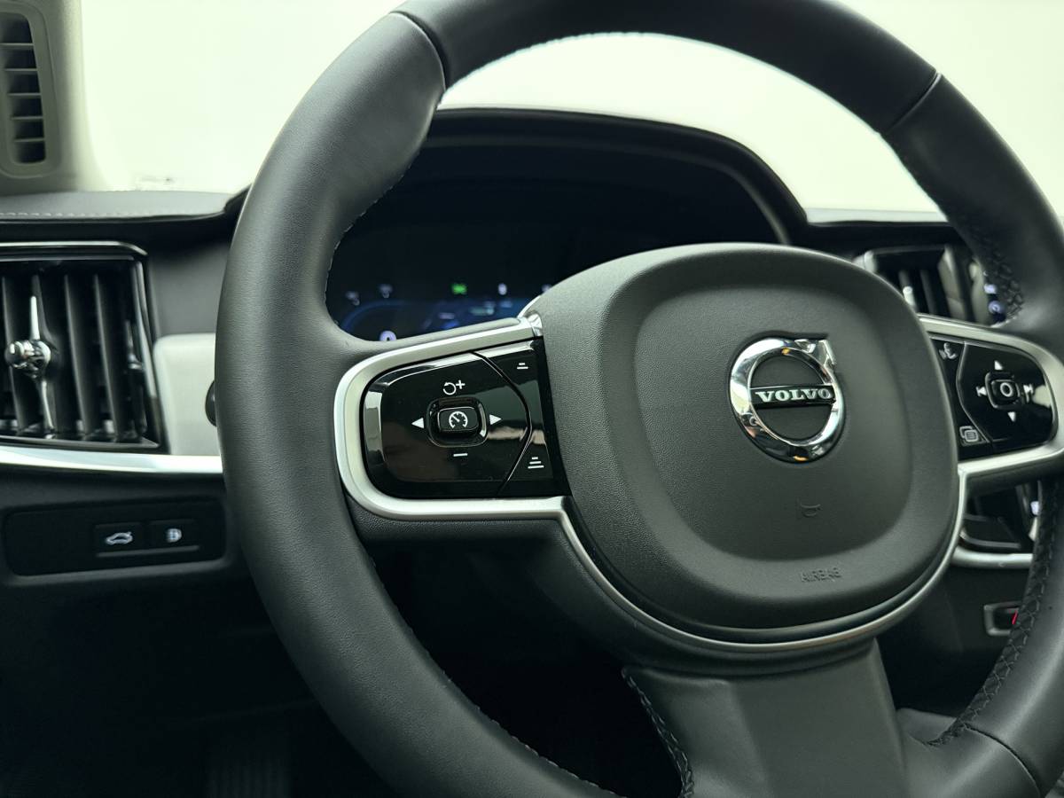 Volvo V90 Volvo V90 T8 AWD 455pk Ultra Dark Panorama dak / HUD / 360 camera / Stoel/- stuurverwarming /