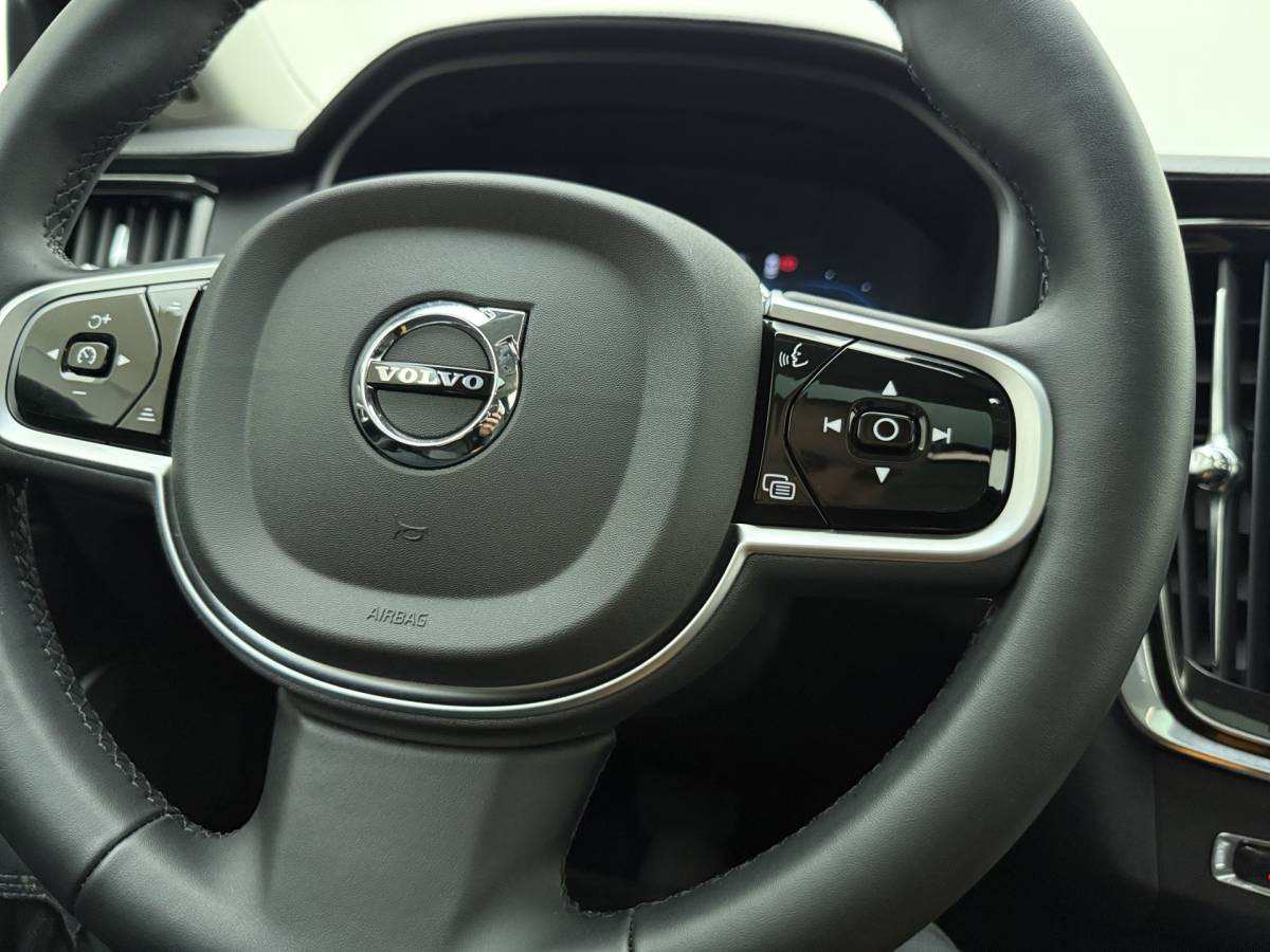 Volvo V90 Volvo V90 T8 AWD 455pk Ultra Dark Panorama dak / HUD / 360 camera / Stoel/- stuurverwarming /