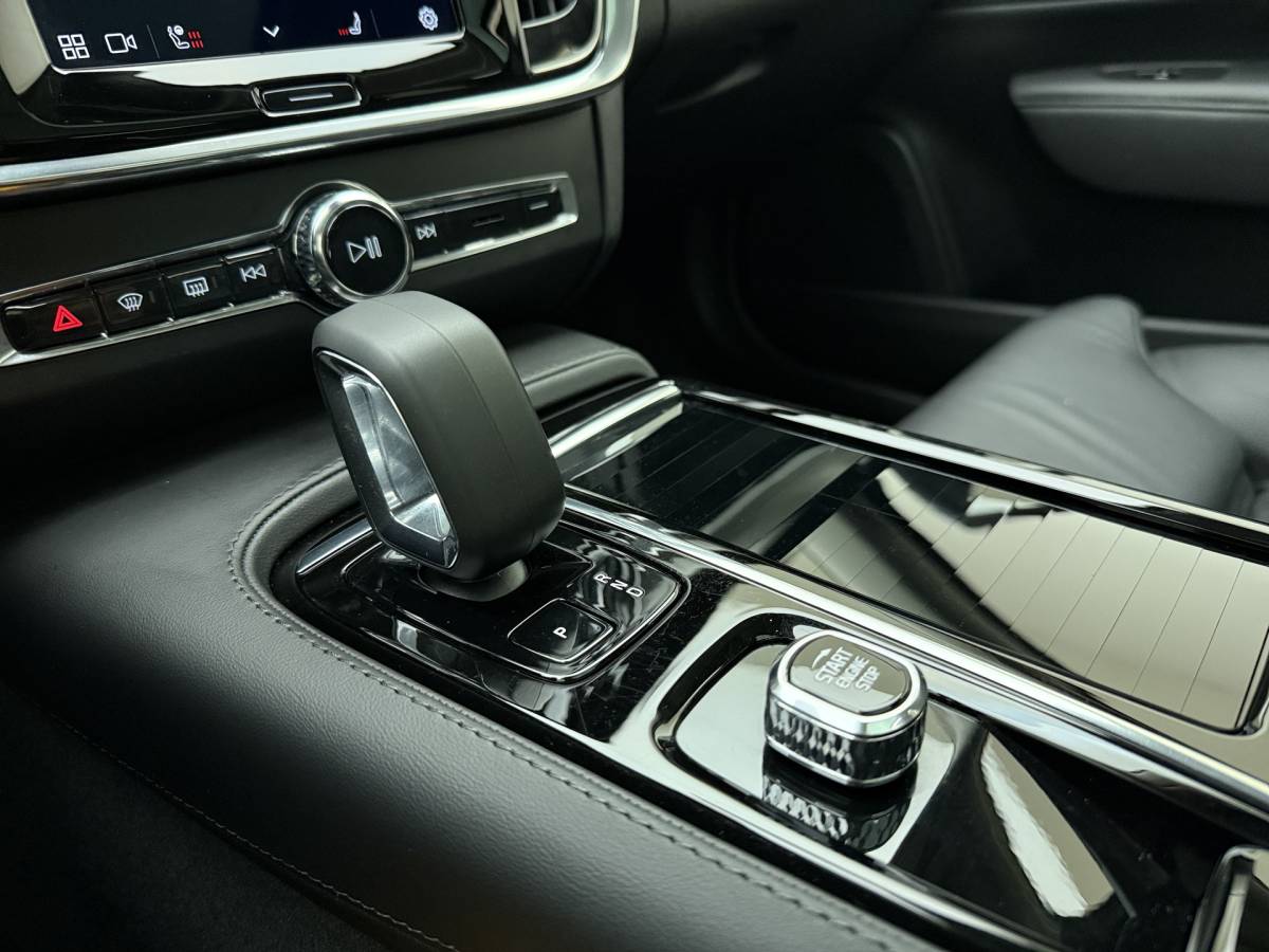 Volvo V90 Volvo V90 T8 AWD 455pk Ultra Dark Panorama dak / HUD / 360 camera / Stoel/- stuurverwarming /