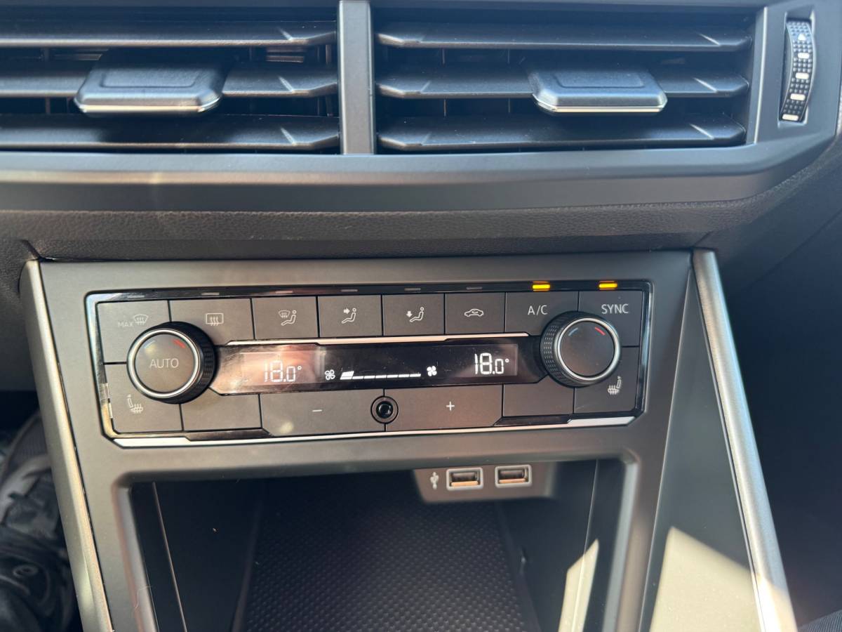 Volkswagen Polo Volkswagen Polo 1.0 TSI DSG 95 PK APPLE CARPLAY Clima Stoelverw.