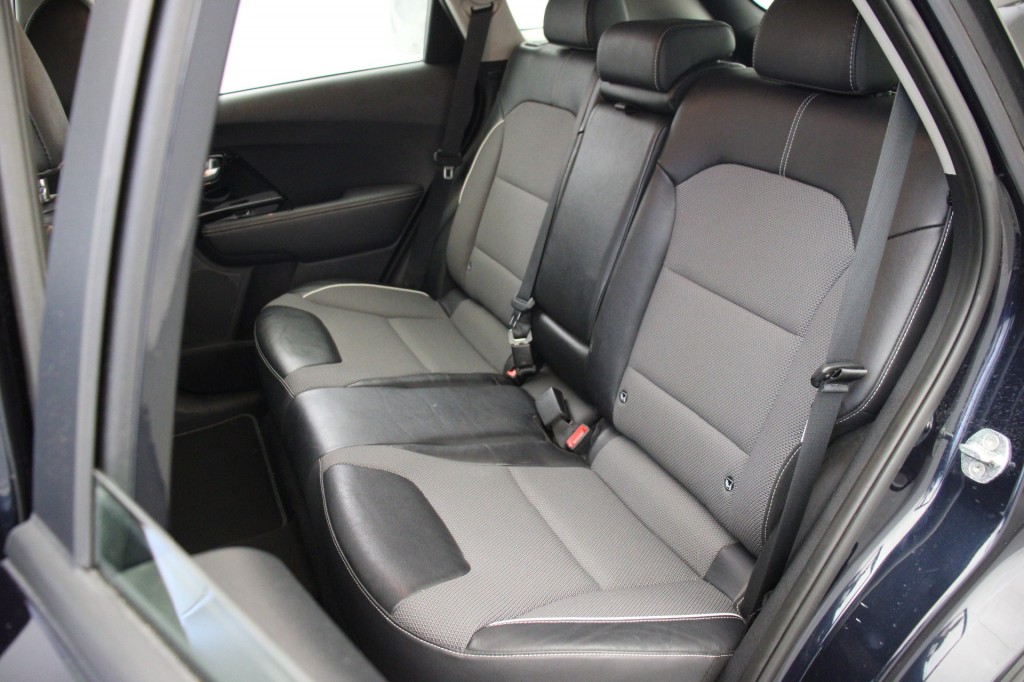 Kia e-Niro Kia Niro E-Niro DynamicLine 64 kWh – Carplay, Camera, Half Leer, Stoelverw.