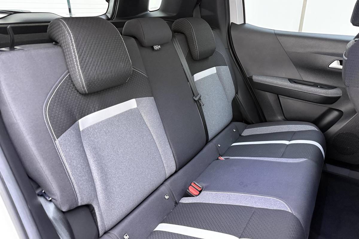 Opel Frontera Opel Frontera Electric GS 44 kWh 1-Fase | Navigatie | Achteruitrijcamera | Climate control | Cruise control | Zwart dak | Lichtmetalen velgen | Extra getint glas