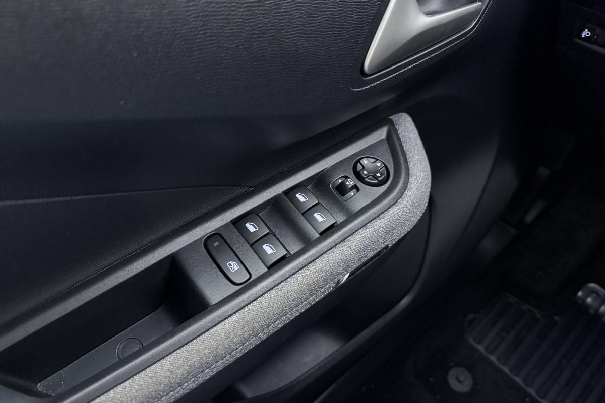Opel Frontera Opel Frontera Electric GS 44 kWh 1-Fase | Navigatie | Achteruitrijcamera | Climate control | Cruise control | Zwart dak | Lichtmetalen velgen | Extra getint glas