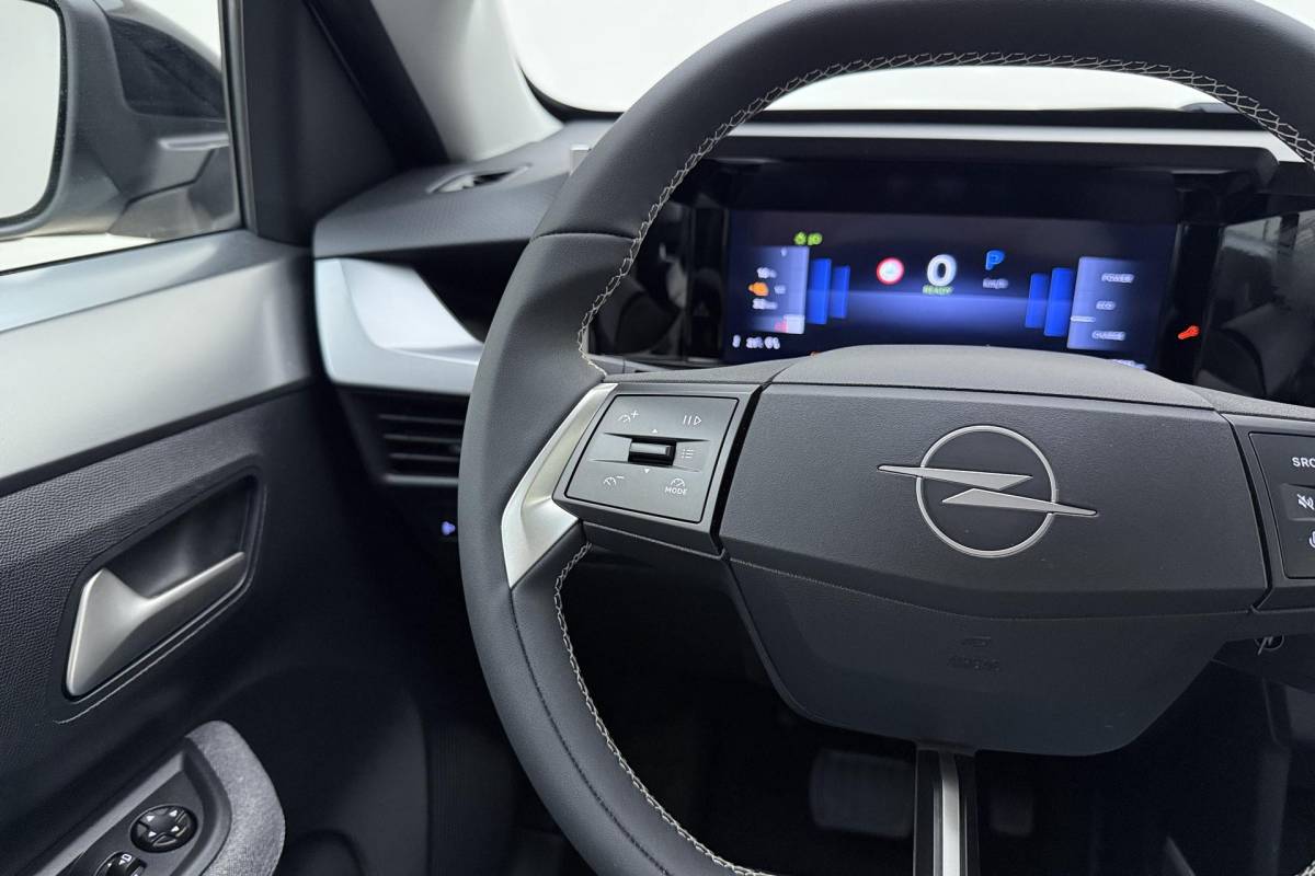 Opel Frontera Opel Frontera Electric GS 44 kWh 1-Fase | Navigatie | Achteruitrijcamera | Climate control | Cruise control | Zwart dak | Lichtmetalen velgen | Extra getint glas