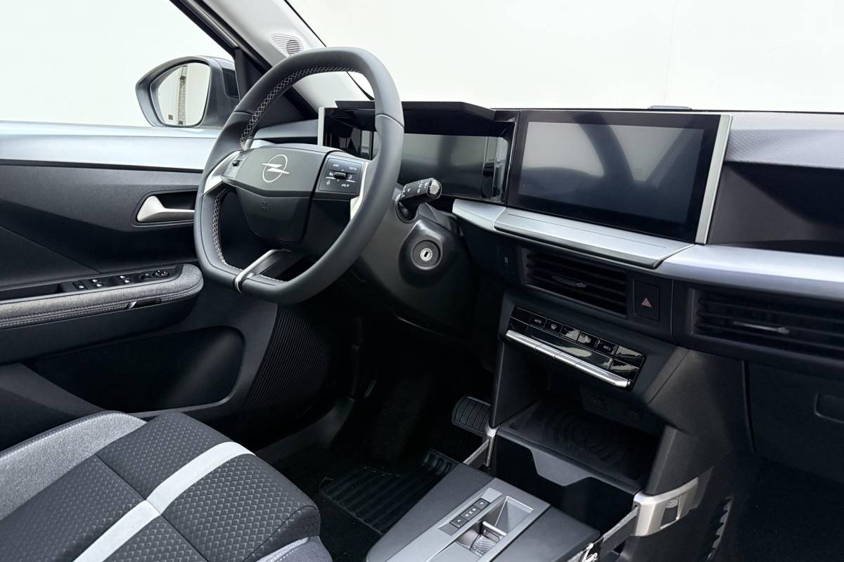 Opel Frontera Opel Frontera Electric GS 44 kWh 1-Fase | Navigatie | Achteruitrijcamera | Climate control | Cruise control | Zwart dak | Lichtmetalen velgen | Extra getint glas