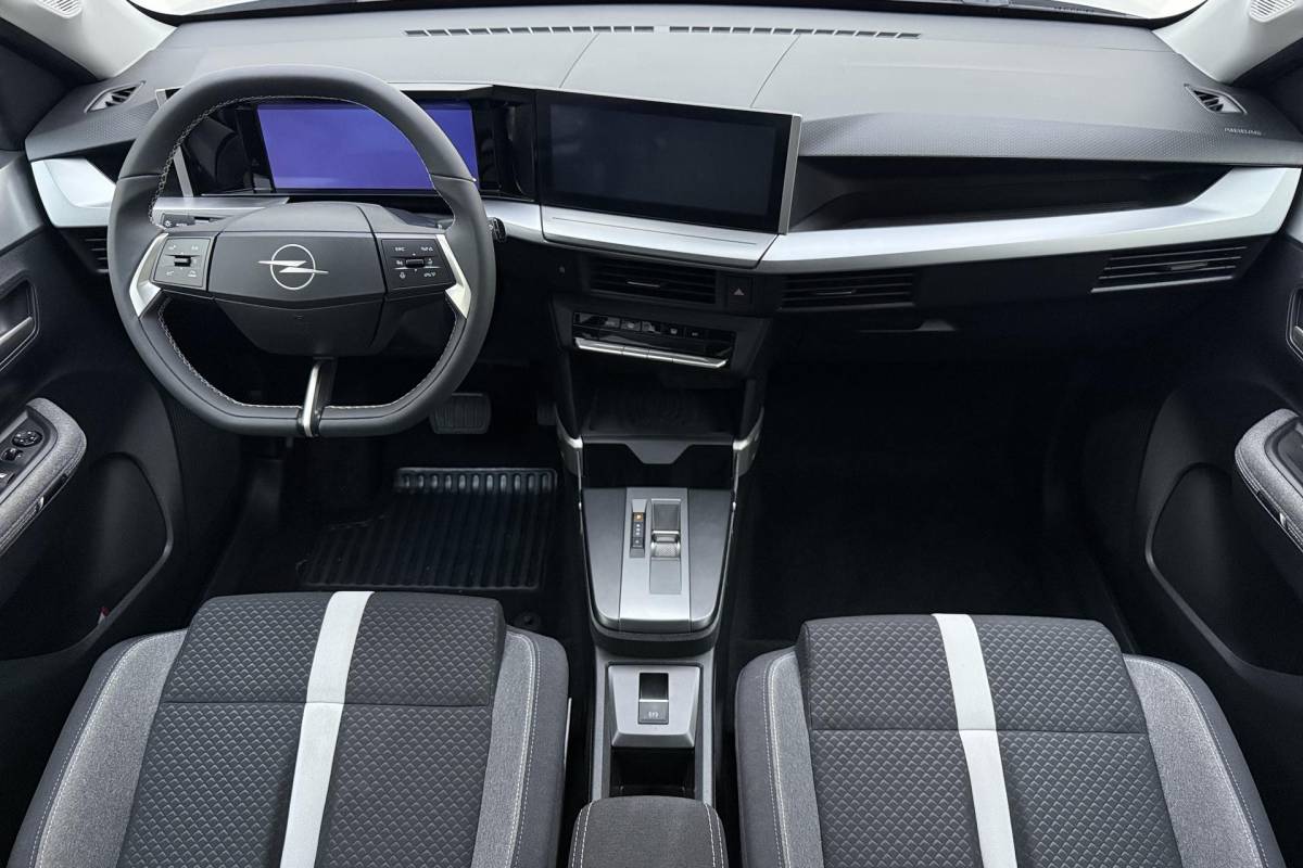 Opel Frontera Opel Frontera Electric GS 44 kWh 1-Fase | Navigatie | Achteruitrijcamera | Climate control | Cruise control | Zwart dak | Lichtmetalen velgen | Extra getint glas