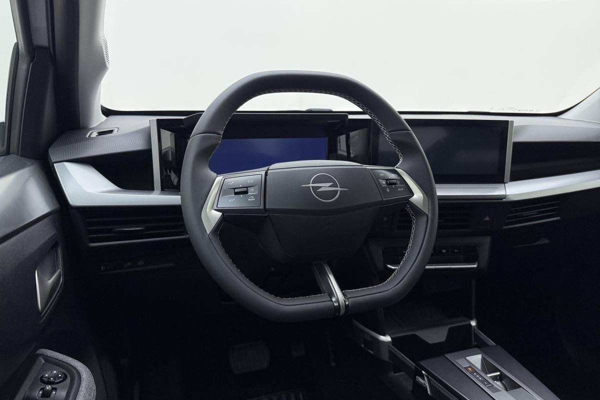 Opel Frontera Opel Frontera Electric GS 44 kWh 1-Fase | Navigatie | Achteruitrijcamera | Climate control | Cruise control | Zwart dak | Lichtmetalen velgen | Extra getint glas