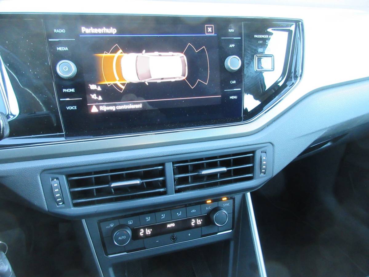 Volkswagen Polo Volkswagen Polo 1.0 TSI Comfortline Business / Clima / PDC / Navi