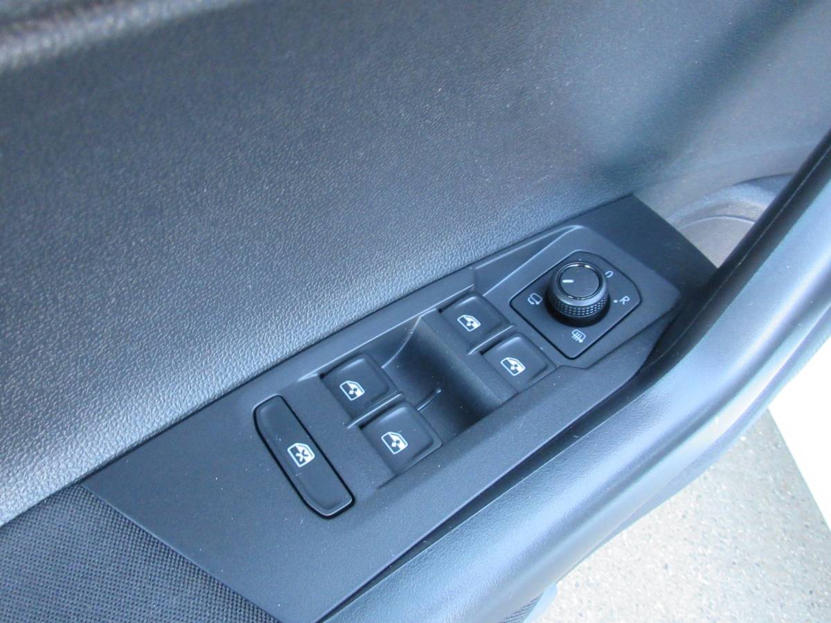 Volkswagen Polo Volkswagen Polo 1.0 TSI Comfortline Business / Clima / PDC / Navi