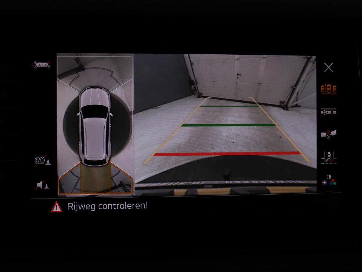 Škoda Kodiaq Skoda Kodiaq 1.5 TSI Business Edition Plus | Panoramadak | Trekhaak | Leder | Memory | Adaptive cruise | 360 camera | Carplay | Sfeerverlichting | Canton sound | Full LED