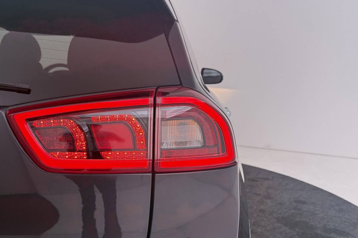 Kia Niro Kia Niro 1.6 GDi Hybrid DynamicLine | Camera | CarPlay | Navigatie | Volledig Ond. | 18″ Velgen |