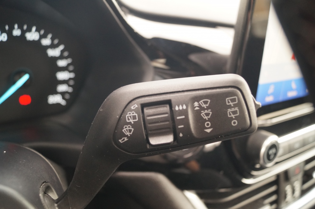 Ford Fiesta Ford Fiesta 1.0 EcoBoost 100pk Titanium -NAVI-ECC-LED-PDC-