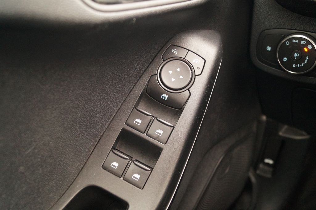Ford Fiesta Ford Fiesta 1.0 EcoBoost 100pk Titanium -NAVI-ECC-LED-PDC-