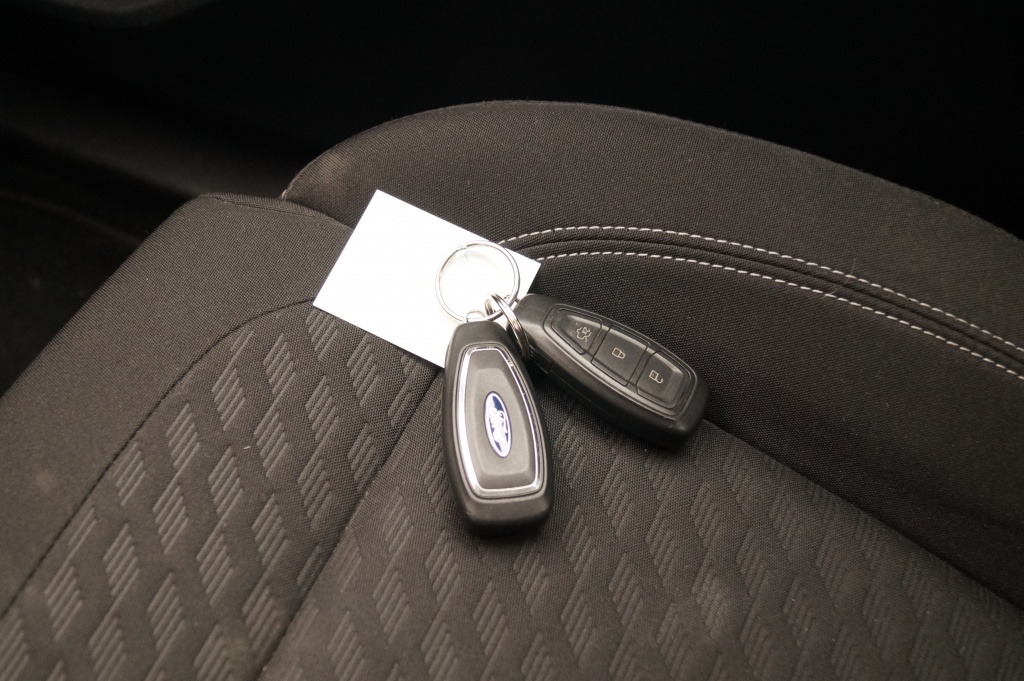 Ford Fiesta Ford Fiesta 1.0 EcoBoost 100pk Titanium -NAVI-ECC-LED-PDC-