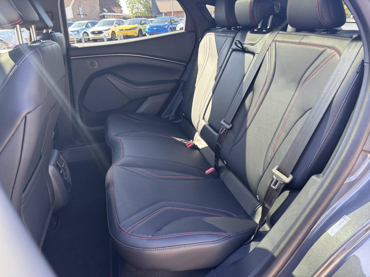 Ford Mustang Mach-E Ford Mustang Mach-E Extended Premium AWD 98 kWh 351pk | Panoramadak | 1.500kg Trekgewicht