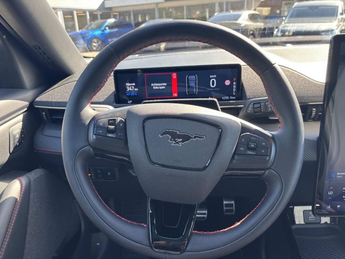 Ford Mustang Mach-E Ford Mustang Mach-E Extended Premium AWD 98 kWh 351pk | Panoramadak | 1.500kg Trekgewicht