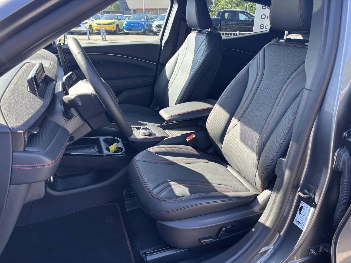 Ford Mustang Mach-E Ford Mustang Mach-E Extended Premium AWD 98 kWh 351pk | Panoramadak | 1.500kg Trekgewicht