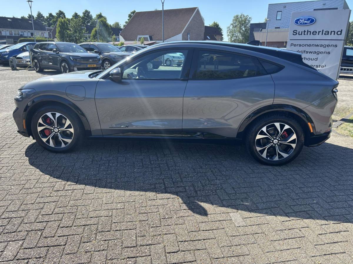 Ford Mustang Mach-E Ford Mustang Mach-E Extended Premium AWD 98 kWh 351pk | Panoramadak | 1.500kg Trekgewicht