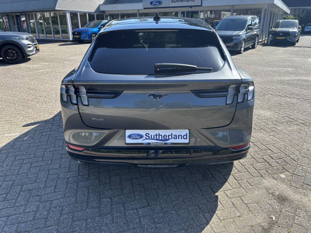 Ford Mustang Mach-E Ford Mustang Mach-E Extended Premium AWD 98 kWh 351pk | Panoramadak | 1.500kg Trekgewicht