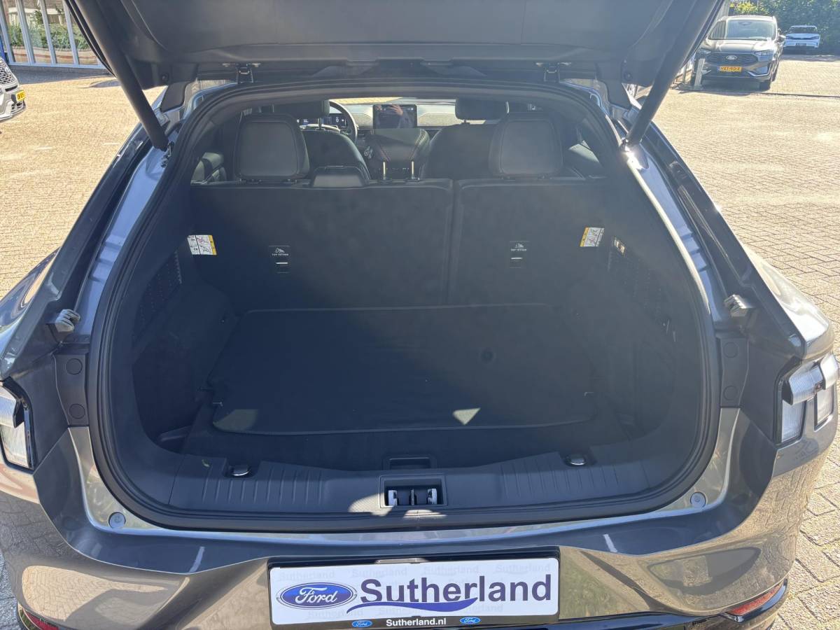 Ford Mustang Mach-E Ford Mustang Mach-E Extended Premium AWD 98 kWh 351pk | Panoramadak | 1.500kg Trekgewicht