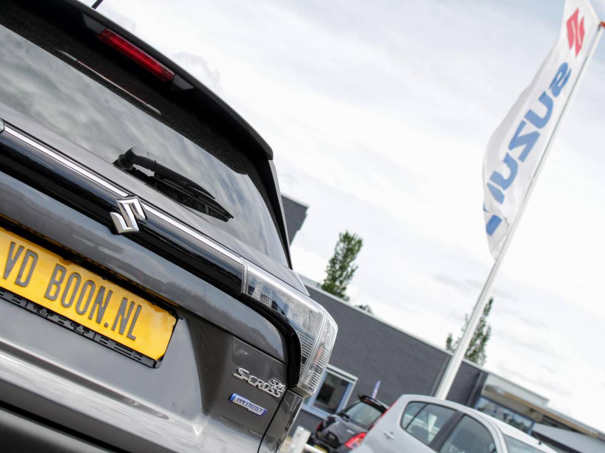 Suzuki S-Cross Suzuki S-Cross 1.4 Boosterjet Select Smart Hybrid Automaat | Cruise | Carplay/Android | Camera | Park sens | Lm-Velgen