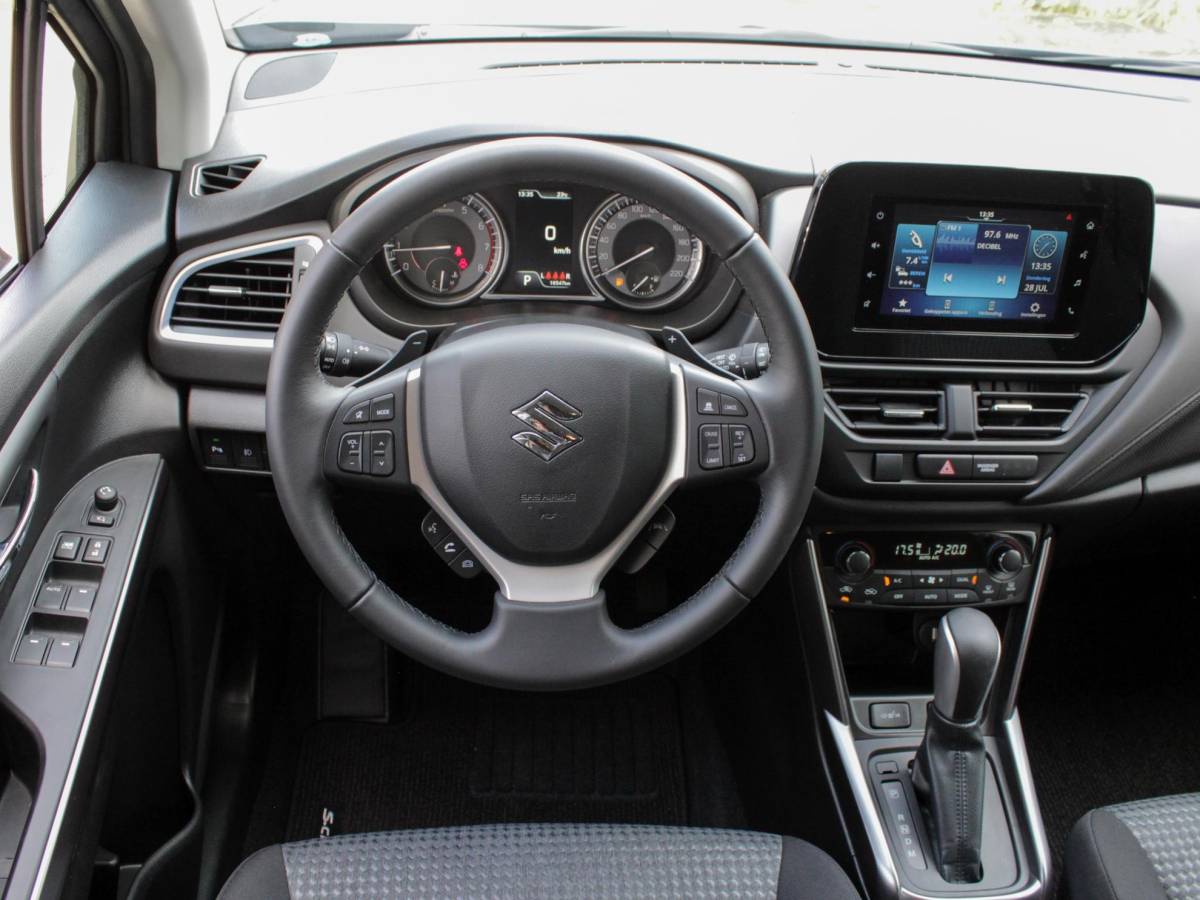 Suzuki S-Cross Suzuki S-Cross 1.4 Boosterjet Select Smart Hybrid Automaat | Cruise | Carplay/Android | Camera | Park sens | Lm-Velgen