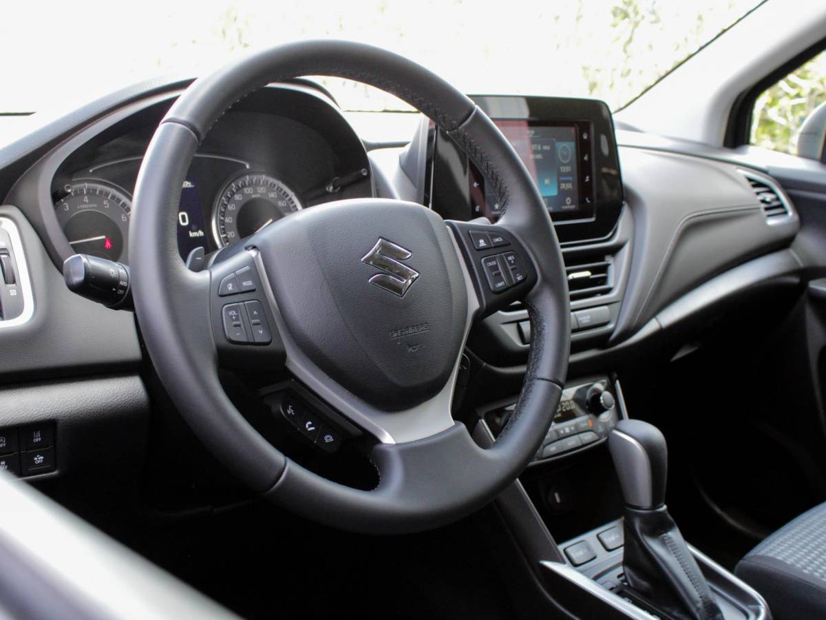 Suzuki S-Cross Suzuki S-Cross 1.4 Boosterjet Select Smart Hybrid Automaat | Cruise | Carplay/Android | Camera | Park sens | Lm-Velgen