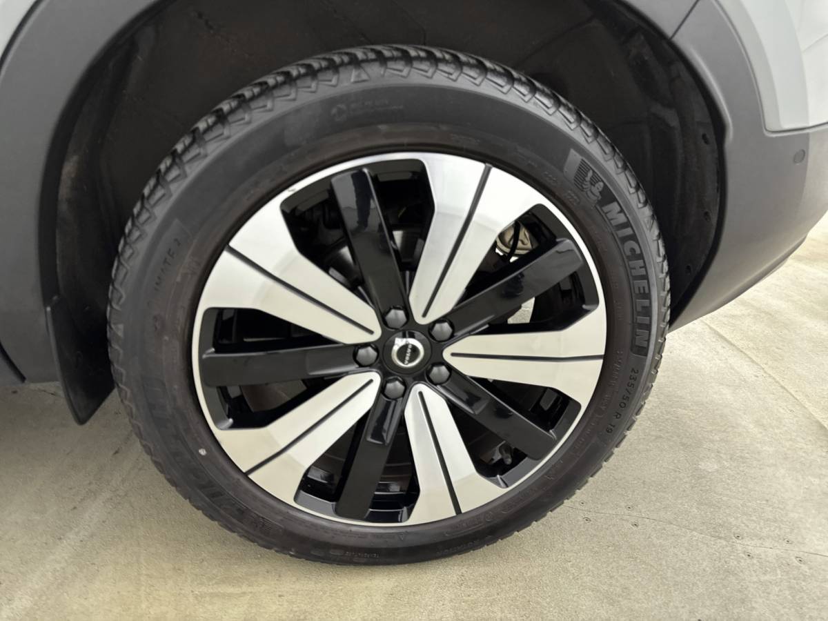 Volvo XC40 Volvo XC40 1.5 T4 Plug-in hybrid Ultimate Dark // DEALERONDERHOUDEN // SCHUIFKANTELDAK // ELECTRISCHE ACHTERKLEP //