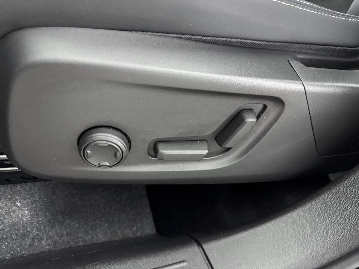 Volvo XC40 Volvo XC40 1.5 T4 Plug-in hybrid Ultimate Dark // DEALERONDERHOUDEN // SCHUIFKANTELDAK // ELECTRISCHE ACHTERKLEP //
