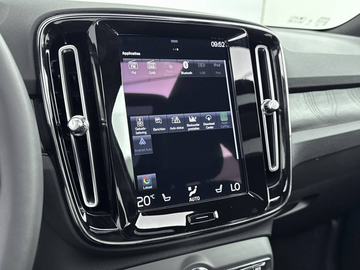 Volvo XC40 Volvo XC40 1.5 T4 Plug-in hybrid Ultimate Dark // DEALERONDERHOUDEN // SCHUIFKANTELDAK // ELECTRISCHE ACHTERKLEP //