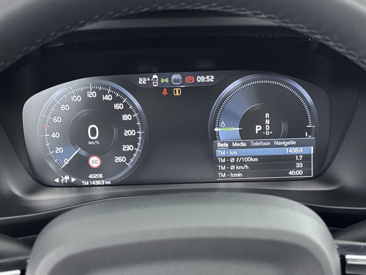 Volvo XC40 Volvo XC40 1.5 T4 Plug-in hybrid Ultimate Dark // DEALERONDERHOUDEN // SCHUIFKANTELDAK // ELECTRISCHE ACHTERKLEP //