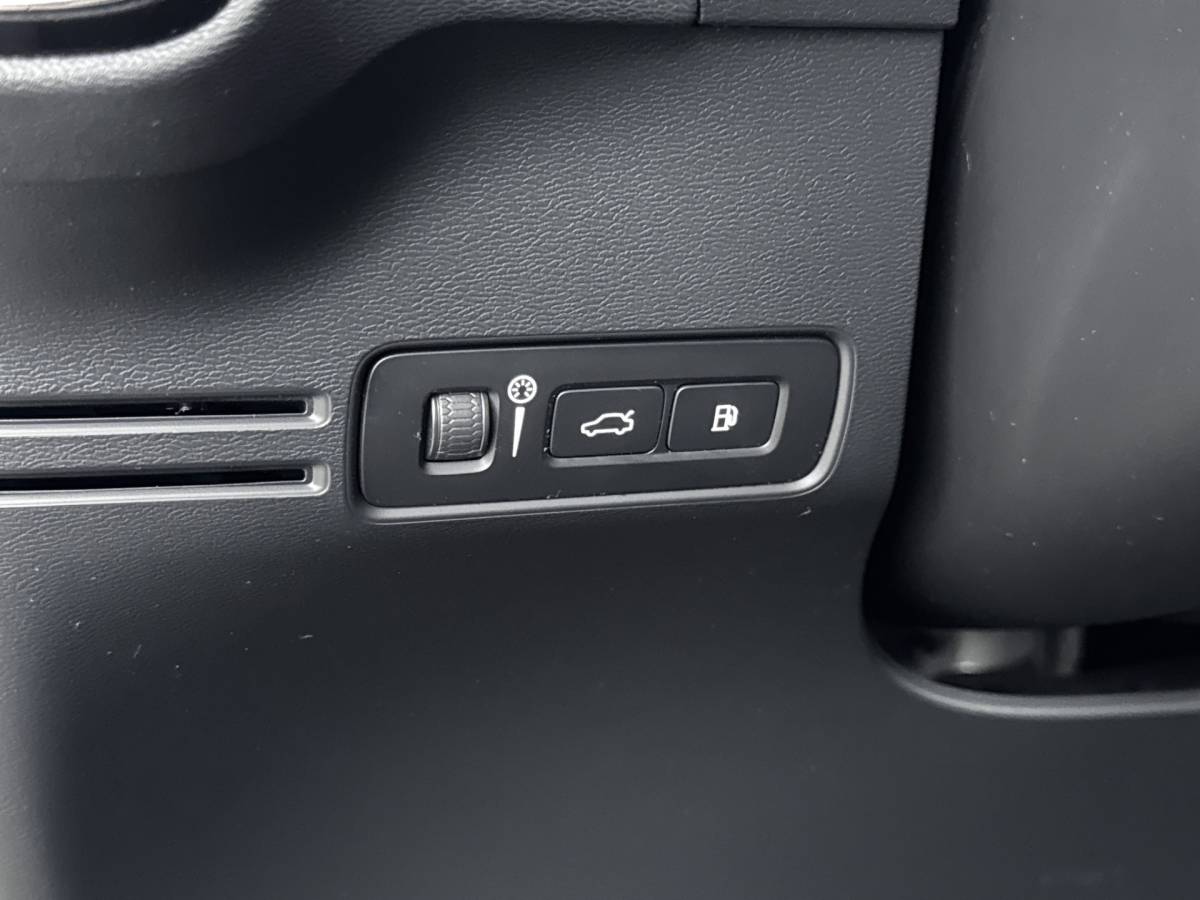 Volvo XC40 Volvo XC40 1.5 T4 Plug-in hybrid Ultimate Dark // DEALERONDERHOUDEN // SCHUIFKANTELDAK // ELECTRISCHE ACHTERKLEP //