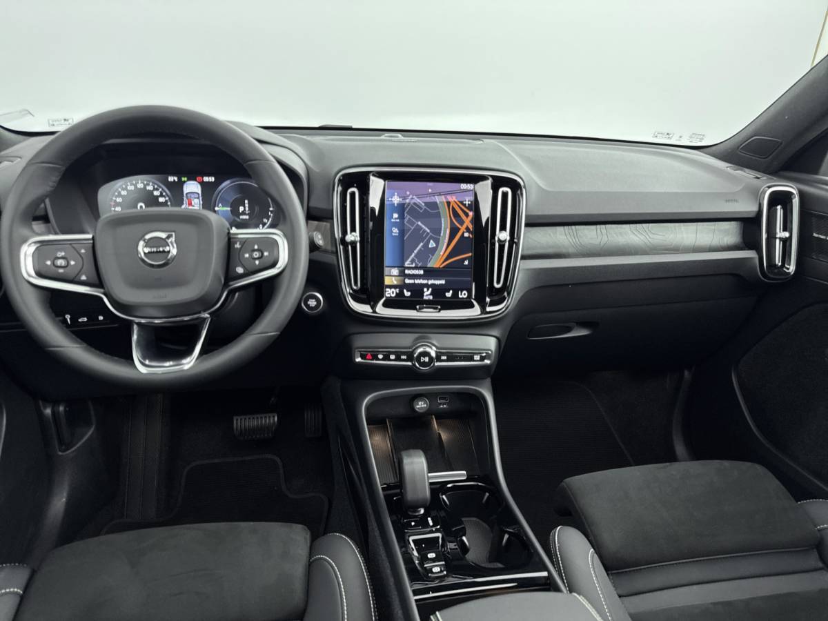 Volvo XC40 Volvo XC40 1.5 T4 Plug-in hybrid Ultimate Dark // DEALERONDERHOUDEN // SCHUIFKANTELDAK // ELECTRISCHE ACHTERKLEP //