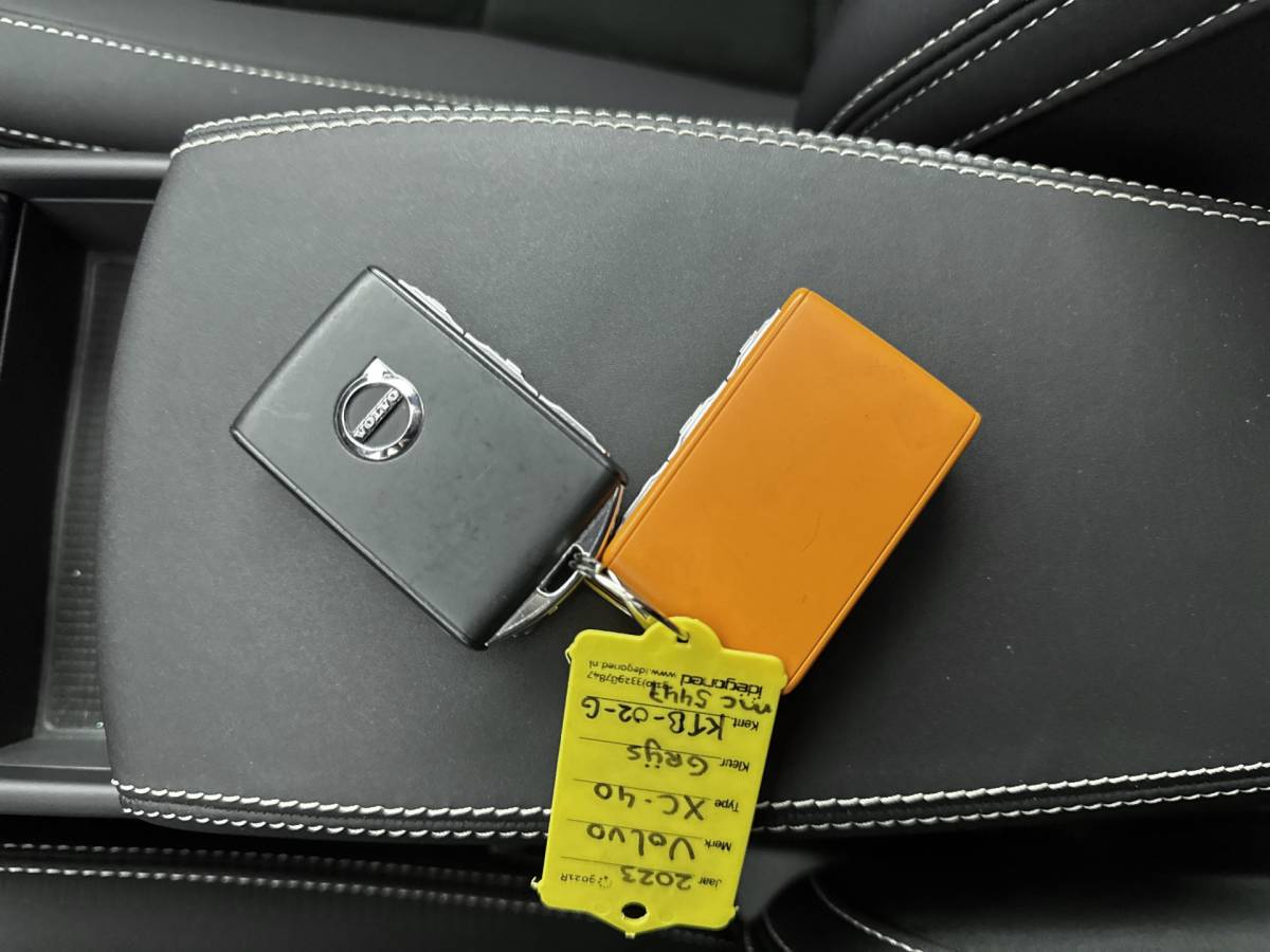 Volvo XC40 Volvo XC40 1.5 T4 Plug-in hybrid Ultimate Dark // DEALERONDERHOUDEN // SCHUIFKANTELDAK // ELECTRISCHE ACHTERKLEP //