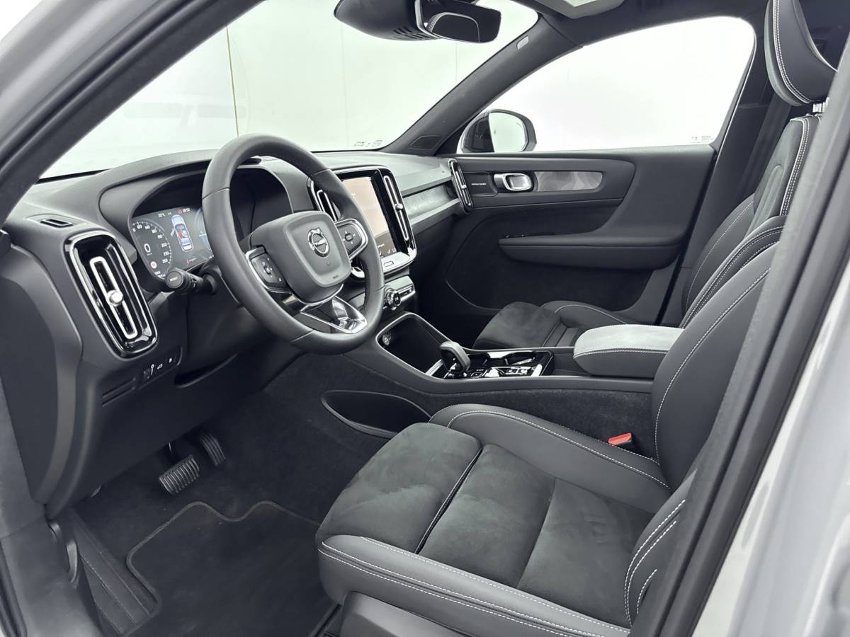 Volvo XC40 Volvo XC40 1.5 T4 Plug-in hybrid Ultimate Dark // DEALERONDERHOUDEN // SCHUIFKANTELDAK // ELECTRISCHE ACHTERKLEP //